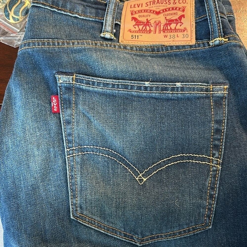 Levi’s 511 38 x 30 in med dark wash